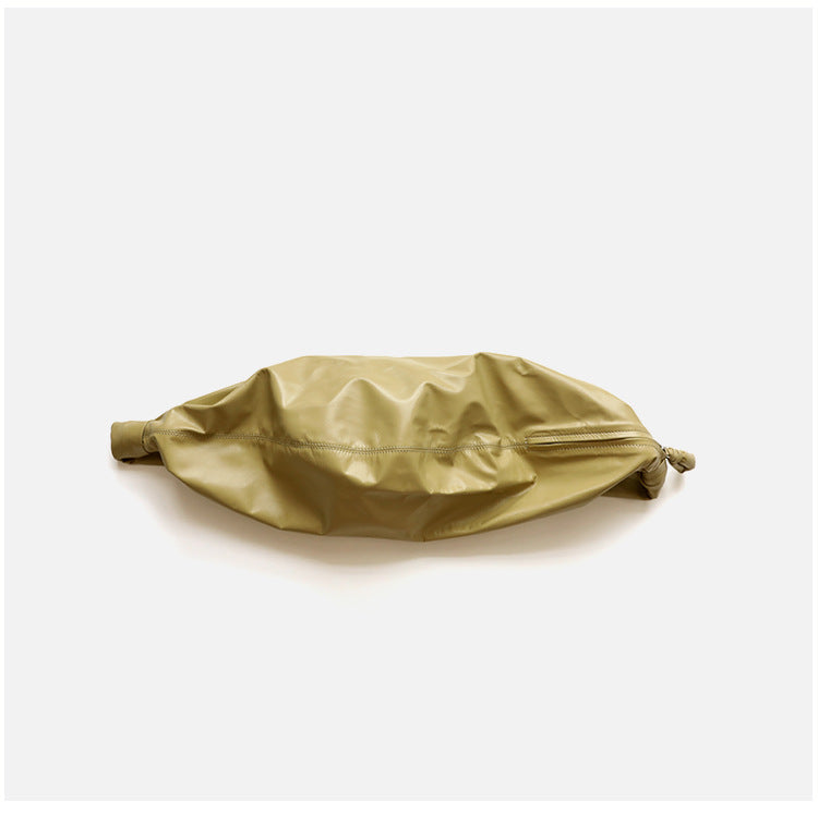 uSac croissant en cuir de vachette pleine fleur pour homme et femme, coloris beige, taille petits et grands ,vue de dos